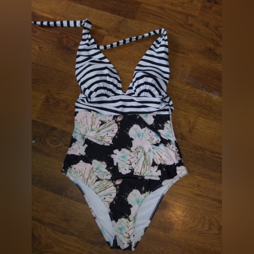 Womens Size Large Swimsuit Black white stripe floral